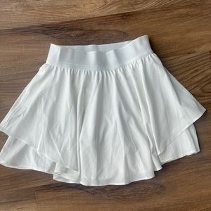 Lululemon court rival skirt